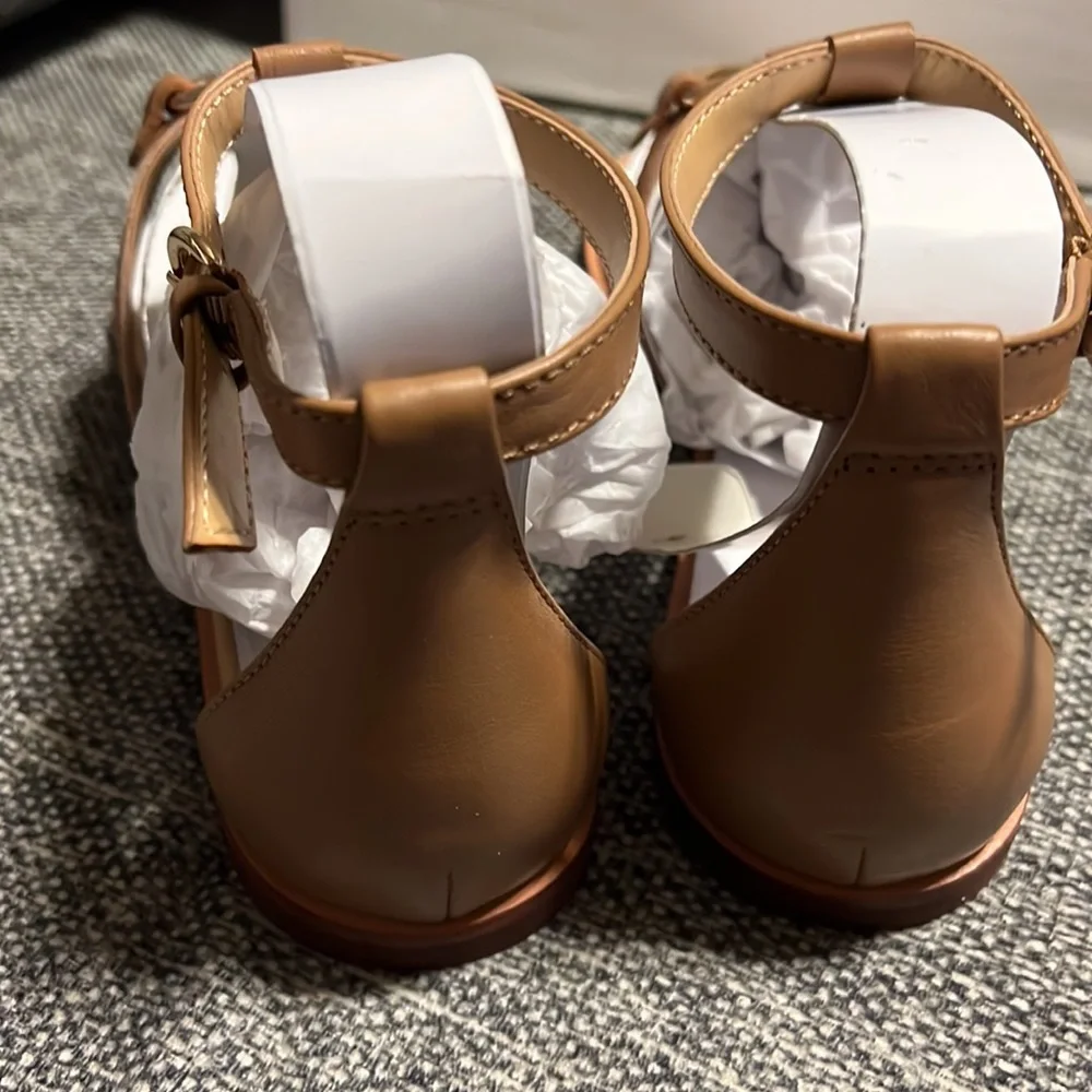 NWT Gibson & Latimer Jaylee Circle Ornament Leather Sandals